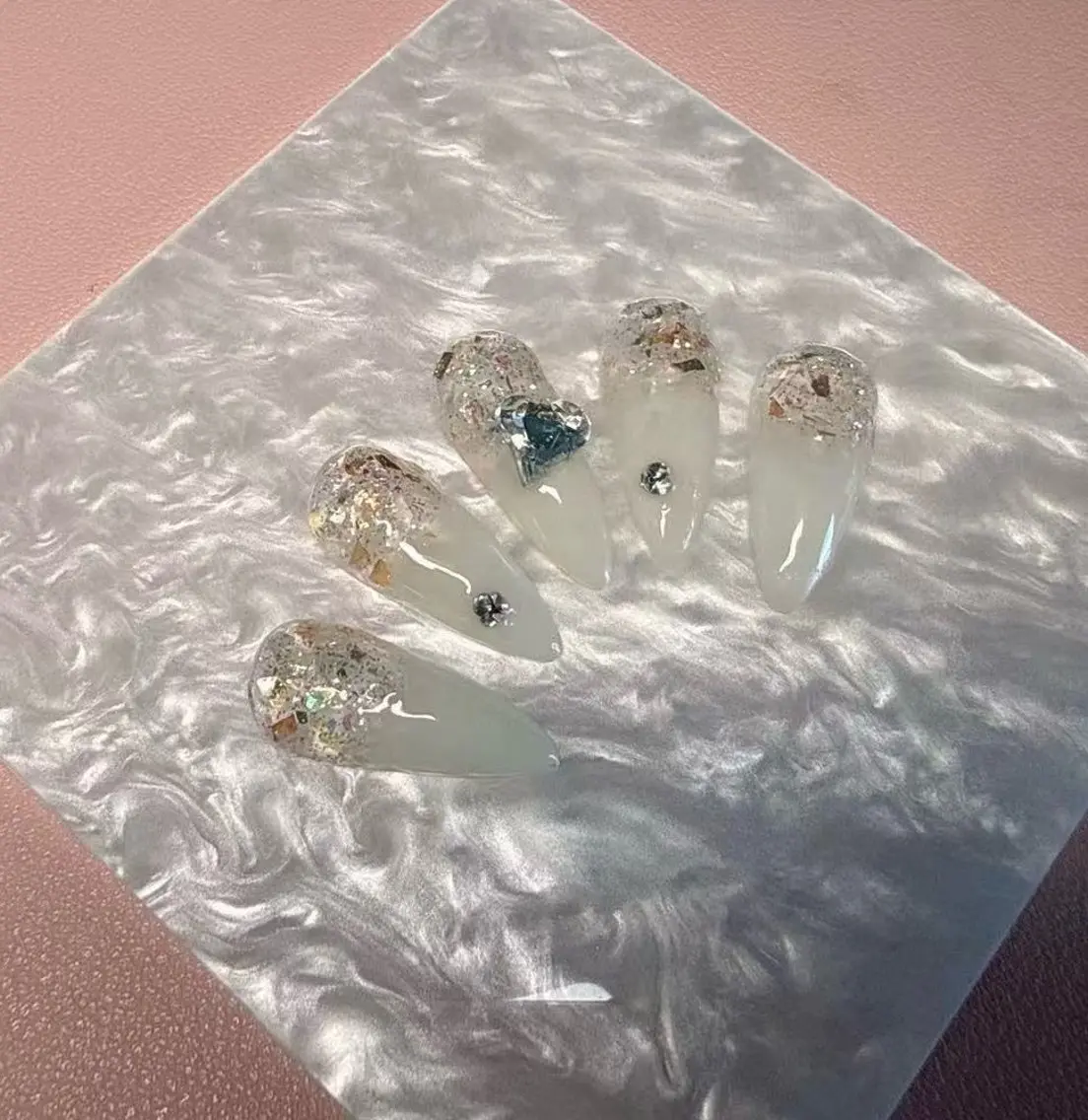 ネイル キラキラネイル 韓国ネイル lily salonのネイルデザイン