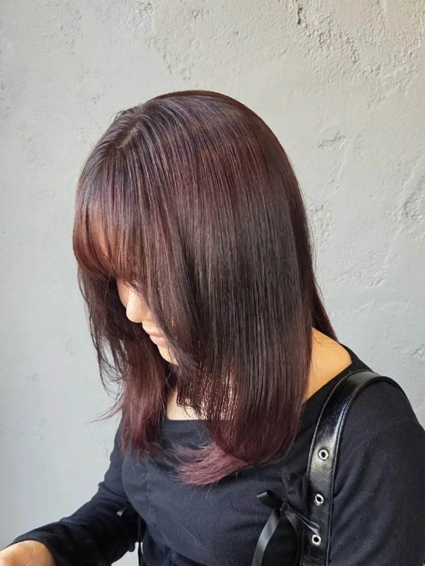 ロング ヘアカラー 《透明感カラー》赤岩 咲希のヘアスタイル