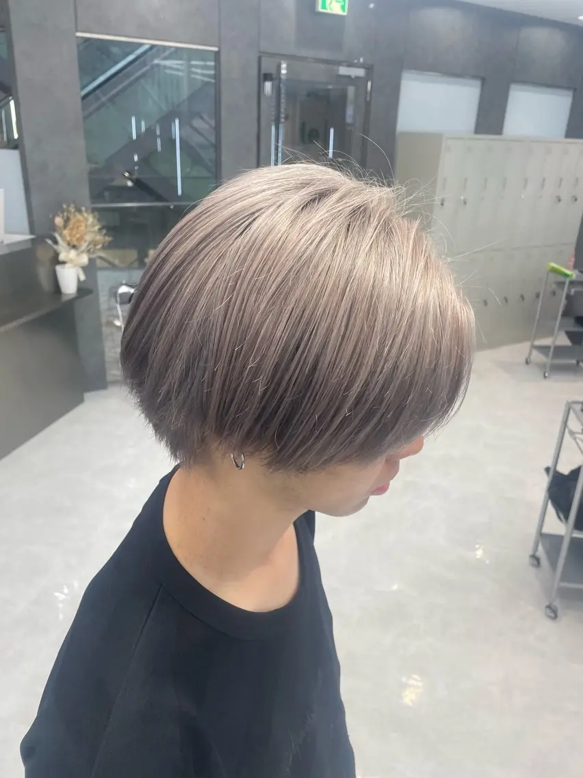 カラー メンズ メンズブリーチ メンズハイトーン ブリーチ ケアブリーチ ダブルカラー メンズウルフ🐺♡ ブリーチ♡ヘアメ🎀のヘアスタイル