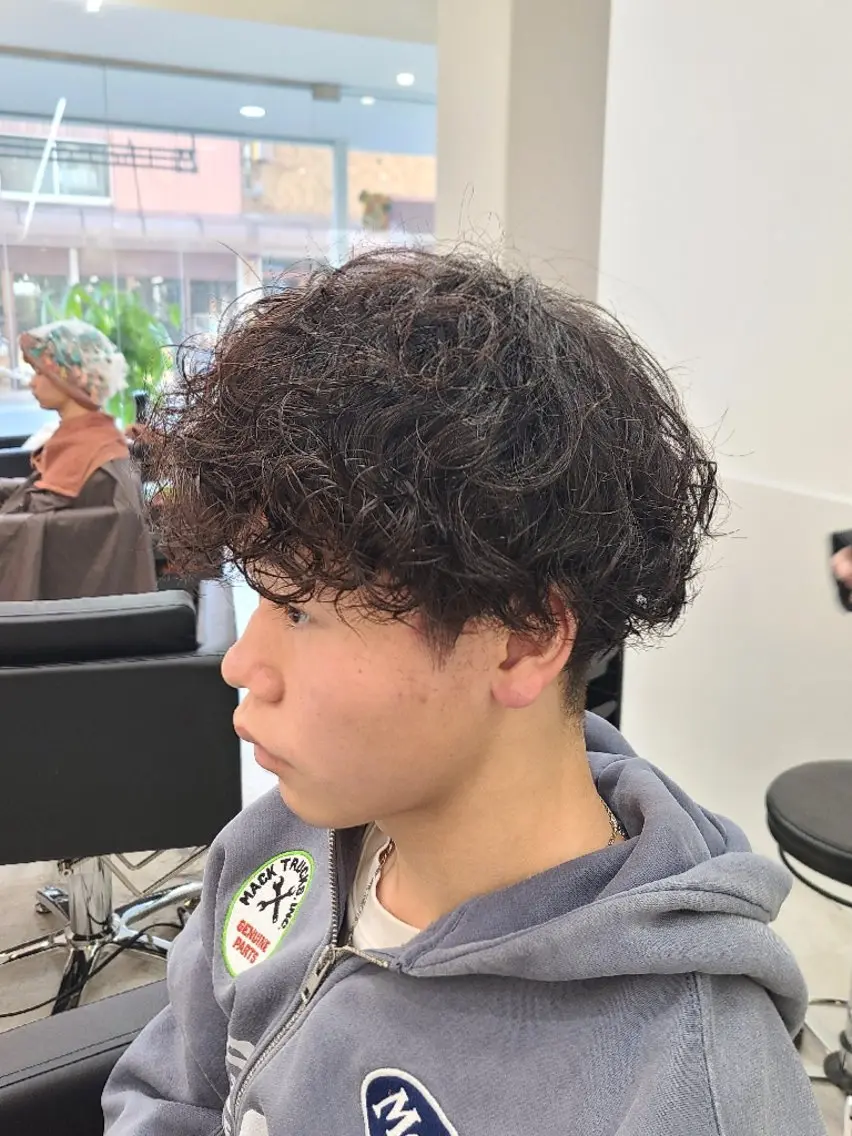 ショート パーマ メンズ メンズパーマ プードルパーマ プードルパーマ カット パーマ 桐島 令奈のヘアスタイル