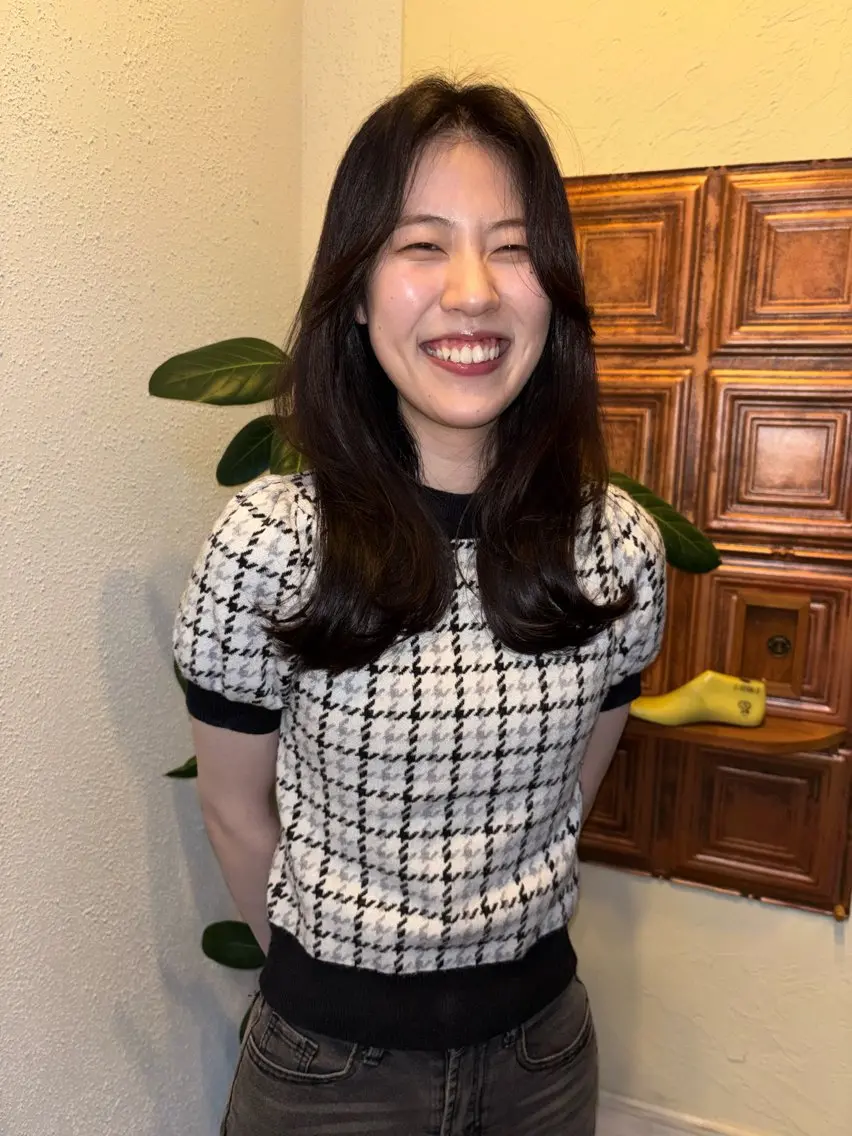 ロング レイヤーカット カット 角田 桃香のヘアスタイル