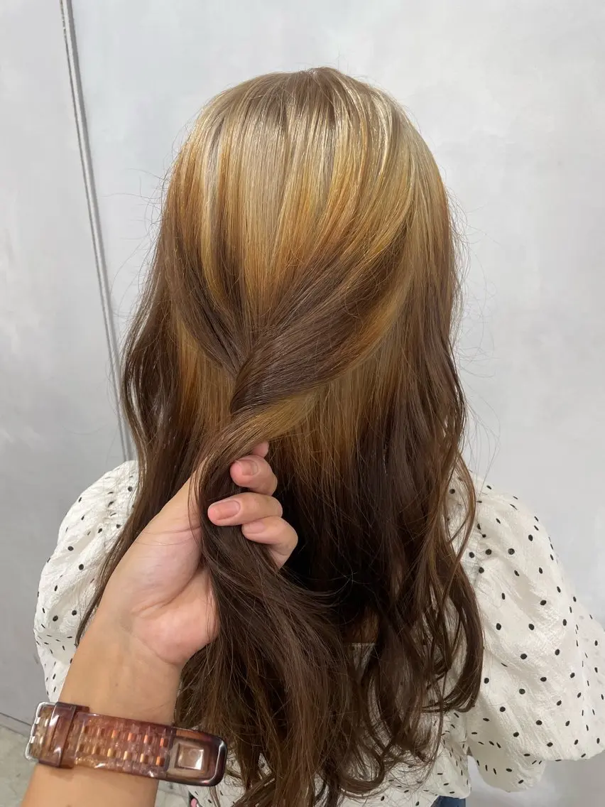 ロング カラー ブリーチ デザインカラー カット ヘアカラー トリートメント 透明感カラー✨艶髪 制作🌱山根あゆみのヘアスタイル