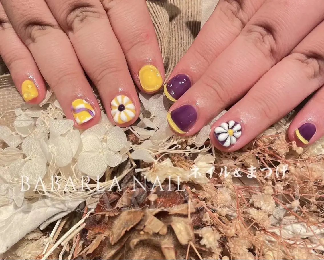 ネイル フラワーネイル ハロウィン ぷっくりネイル パープル 黄色 Babarla Nailのネイルデザイン