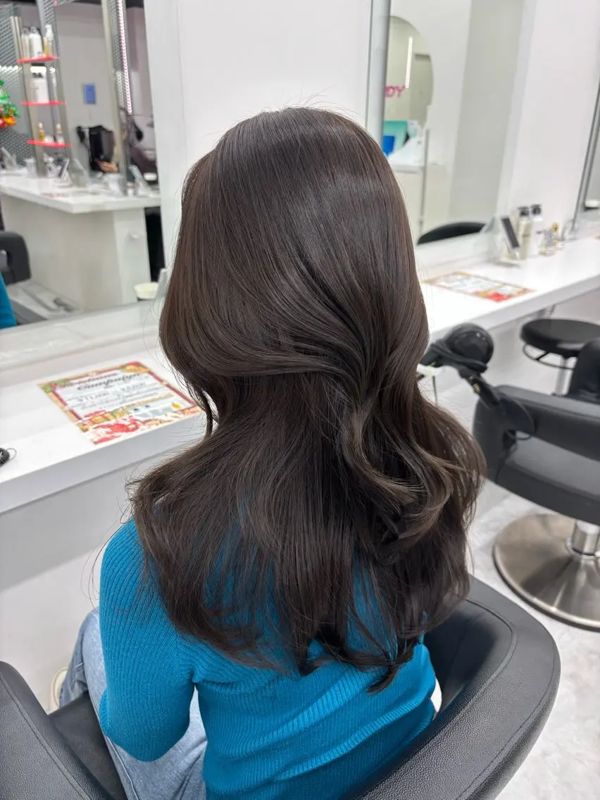 セミロング カラー 抜け感レイヤー︴ ニュアンスカラーのヘアスタイル