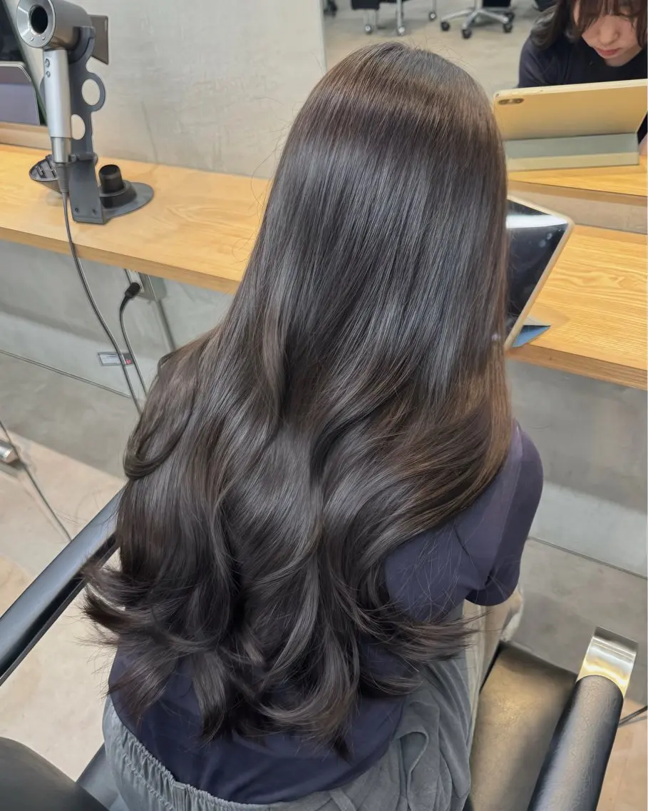 ロング カラー 透明感カラー グレージュ ヘアカラー トリートメント Anna / TWINのヘアスタイル