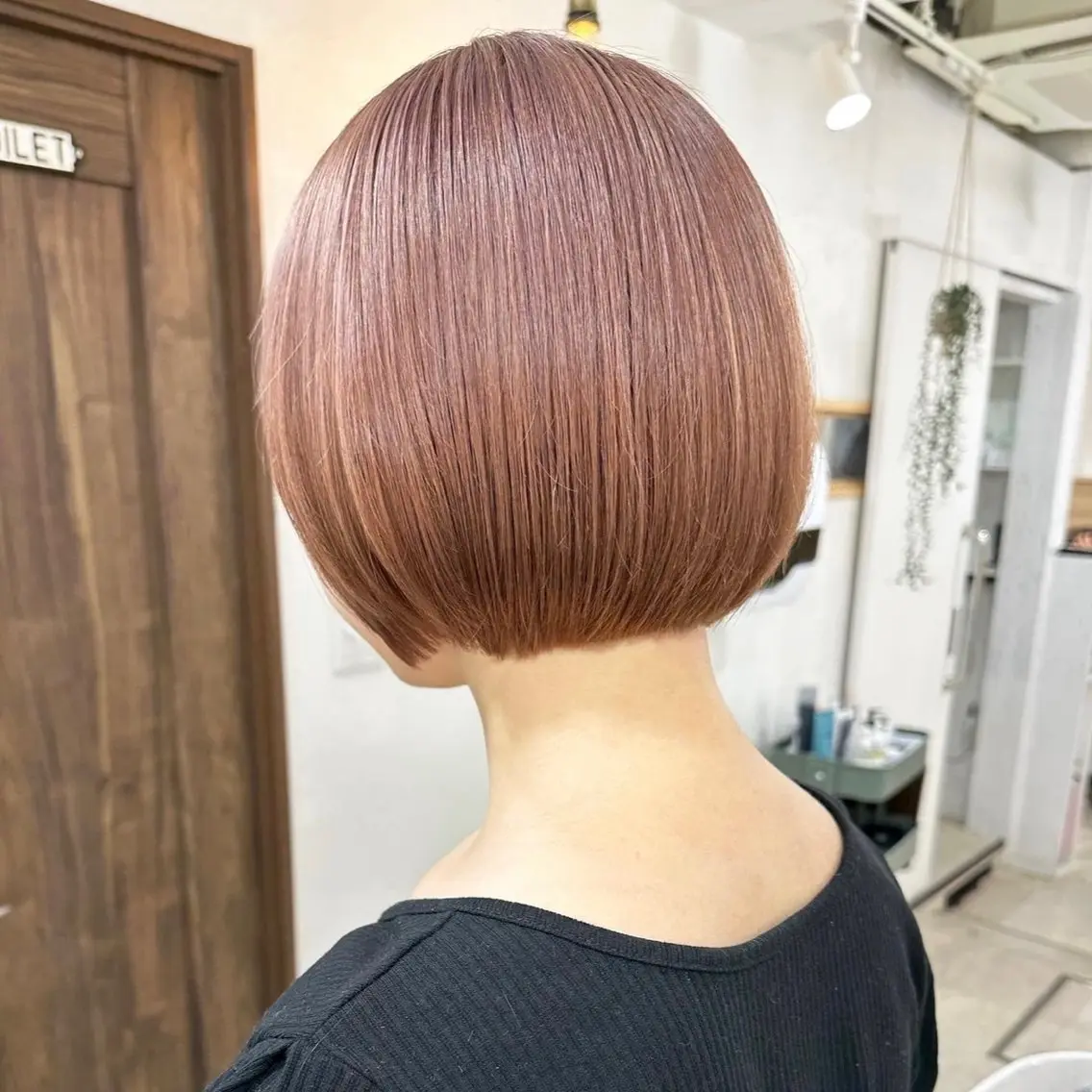 ショート カラー 切りっぱなしボブ 前下がりボブ 透明感カラー デザインカラー インナーカラー 髪質改善 縮毛矯正/ レイヤー/銀座/本木のヘアスタイル