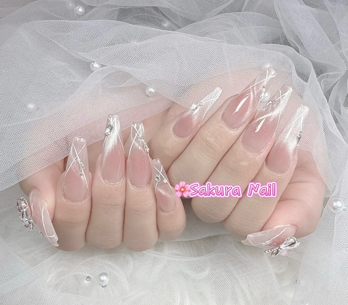 ネイル アートネイル オーロラネイル ボルドー チークネイル フレンチネイル ハンドネイル Sakura Nail Salonのネイルデザイン