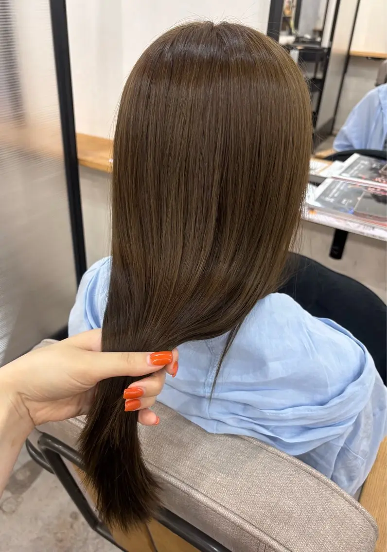 ロング カラー ベージュカラー オリーブベージュ カット ヘアカラー トリートメント Trip大名 AZUのヘアスタイル