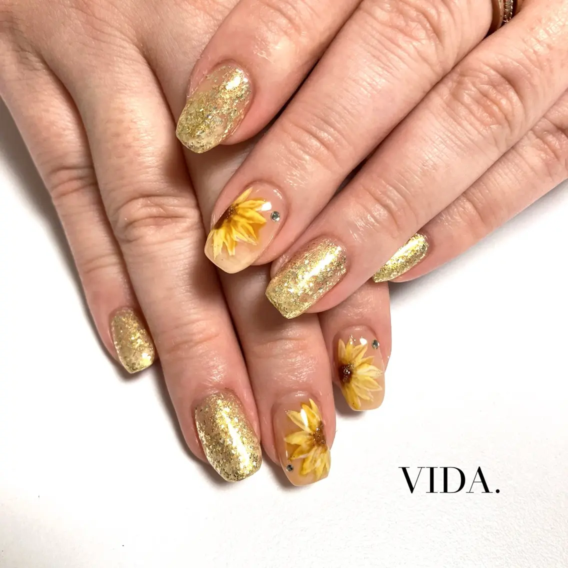 ネイル アートネイル フラワーネイル 夏ネイル ハンドネイル private salon VIDAのネイルデザイン