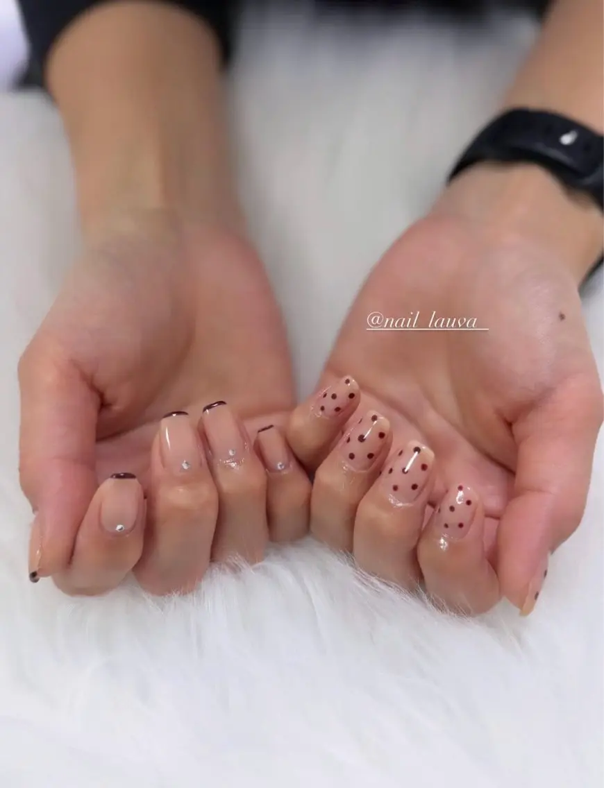 ネイル ドット フレンチネイル nailsalon lauvaのネイルデザイン