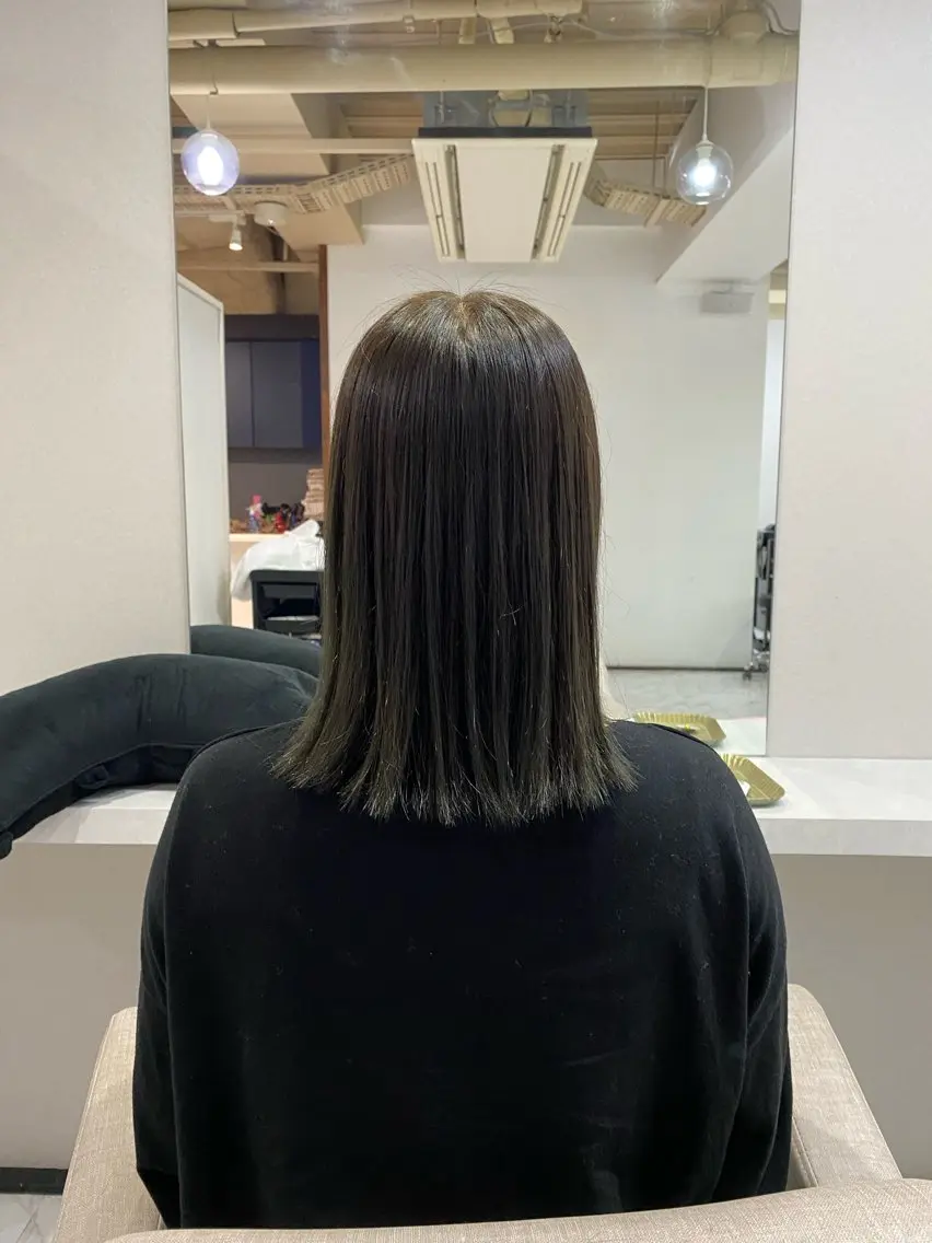 ミディアム カラー 透明感カラー オリーブグレー ハナダ メイのヘアスタイル