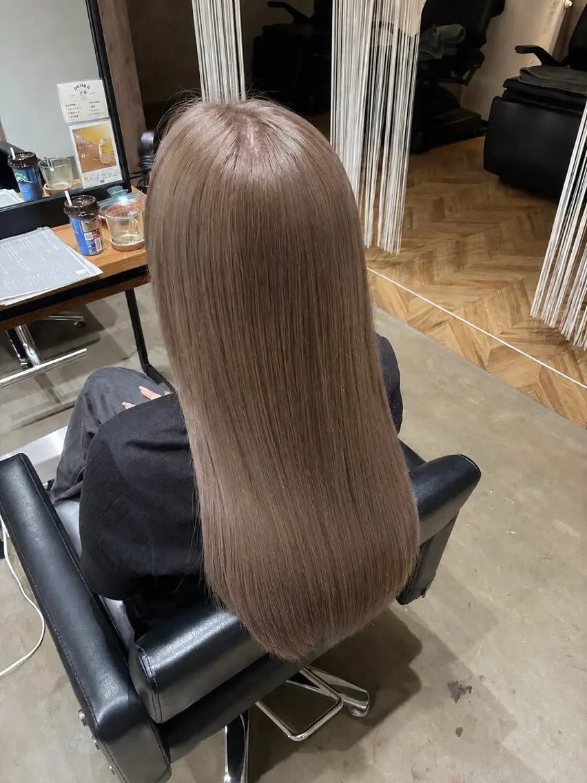 ロング カラー ブリーチ 透明感カラー グレージュ ヘアカラー 中谷 美月のヘアスタイル