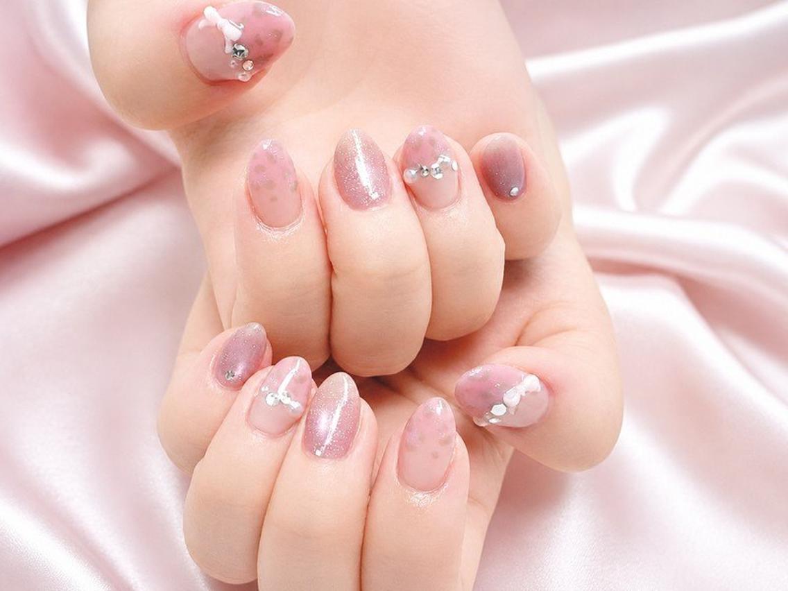 ネイル ピンク ストーンネイル ハンドネイル Lili Nail Studio西荻窪店のネイルデザイン