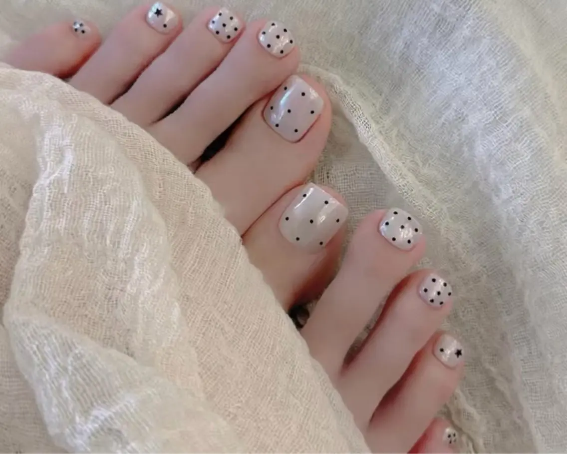 ネイル フットネイル Nana🎀 研修ネイルのネイルデザイン