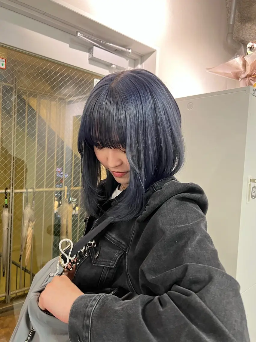 ミディアム カラー ヘアカラー ハイトーン&髪質改善 &韓国エクステ🤎のヘアスタイル