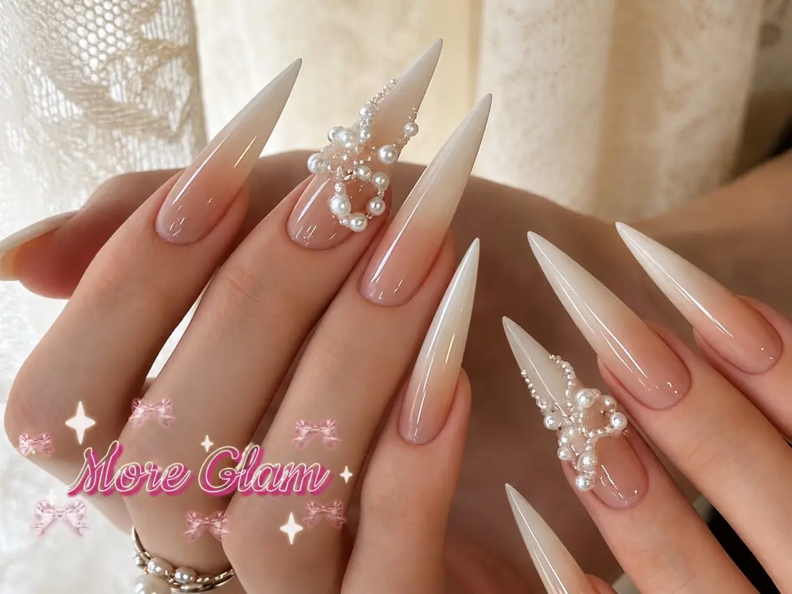 ネイル アートネイル オーロラネイル クリアネイル 長さ出し フレンチネイル ハンドネイル ハンドケア More Glam八王子店のネイルデザイン