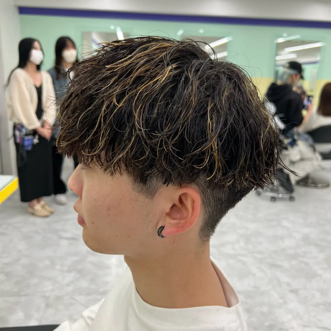 パーマ カット パーマ ハイトーンカラー 🦄レイヤーカットのヘアスタイル