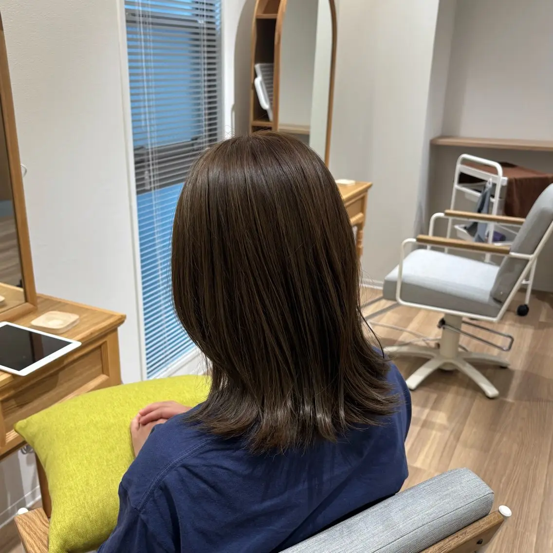 ミディアム カラー ベージュカラー ダブルカラー オリーブベージュ ヘアカラー トリートメント RINNO🌷透明感 カラー/髪質改善のヘアスタイル