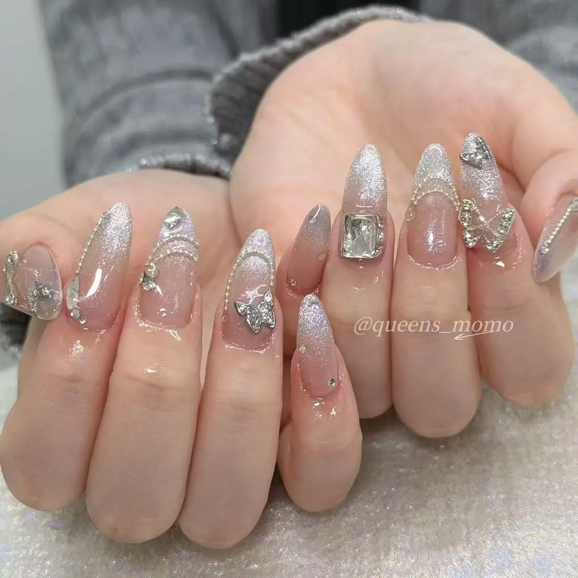 ネイル ハンドネイル Queens テイのネイルデザイン
