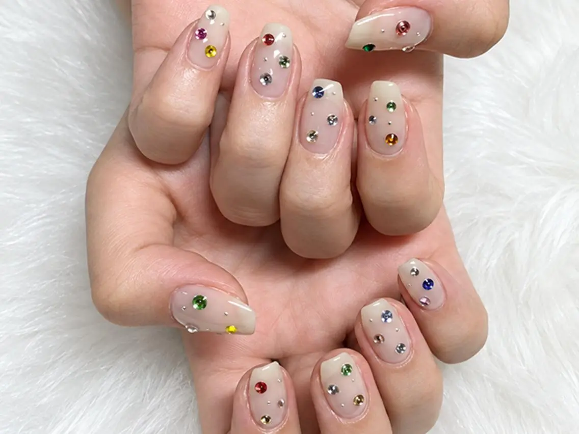 ネイル ストーンネイル ハンドネイル Yuika. Hのネイルデザイン