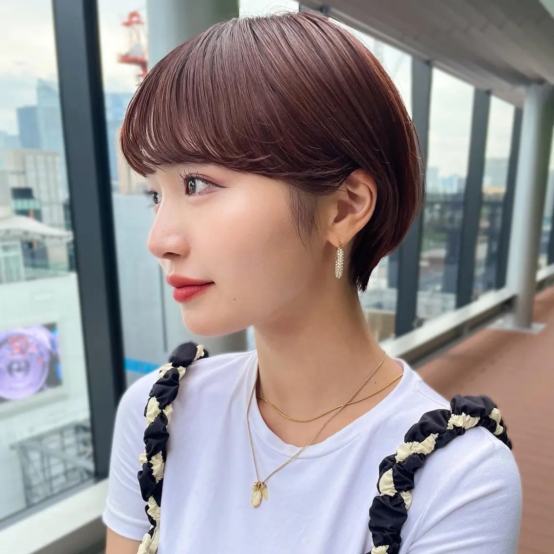 ショート カラー ブラウンカラー ショートヘア ヘアカラー レイヤーカット/透 明感カラー/西田祐賀のヘアスタイル