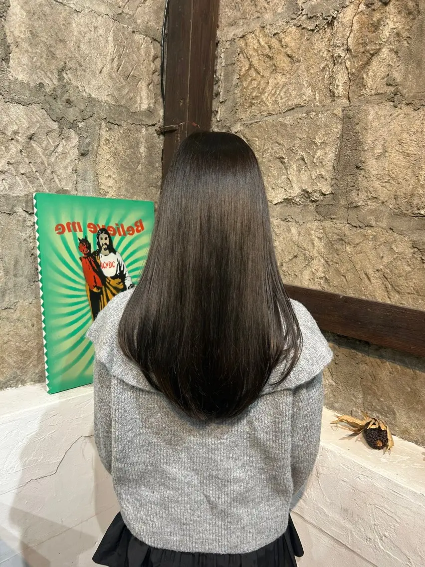 セミロング レイヤーカット 曽山 乙羽のヘアスタイル
