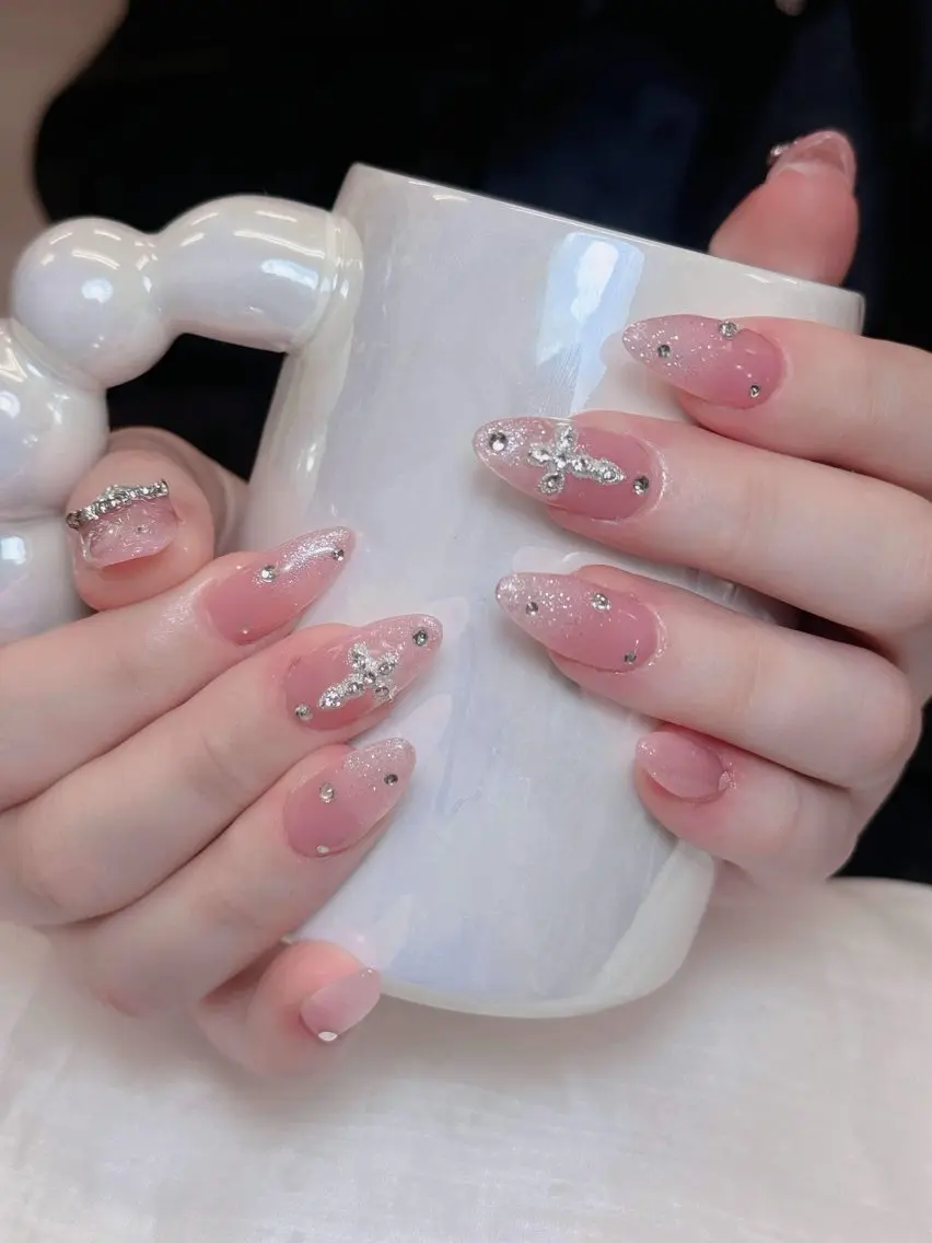 ネイル アートネイル オーロラネイル チークネイル 長さ出し フットネイル ハンドネイル ハンドケア Anh Nail 歌舞伎町のネイルデザイン