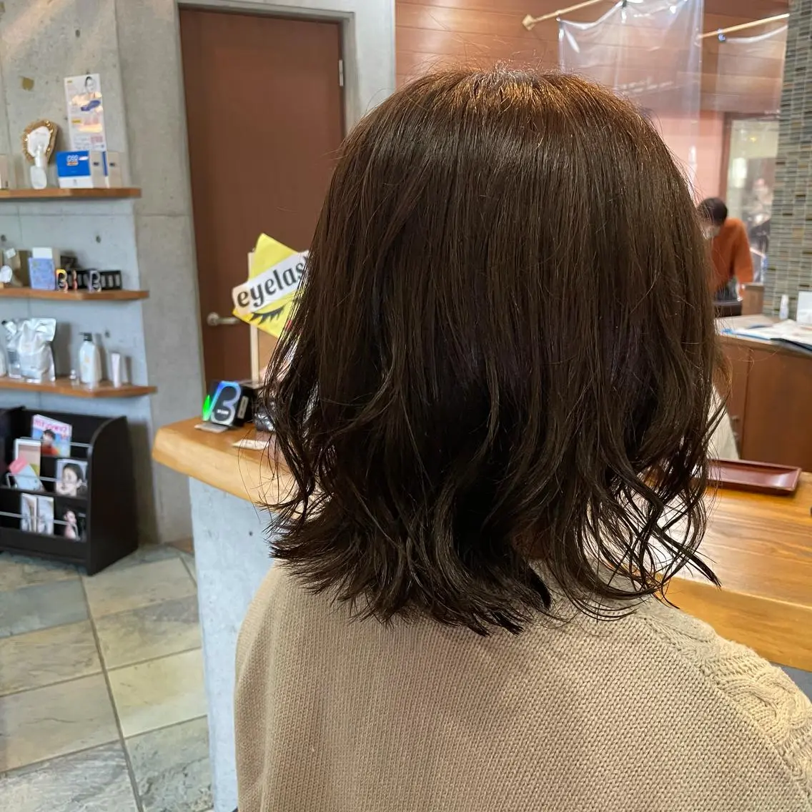 ミディアム カラー 黒髪 ブリーチ ブリーチなしカラー トリートメント 骨格似合わせカット✨ 林 まどかのヘアスタイル