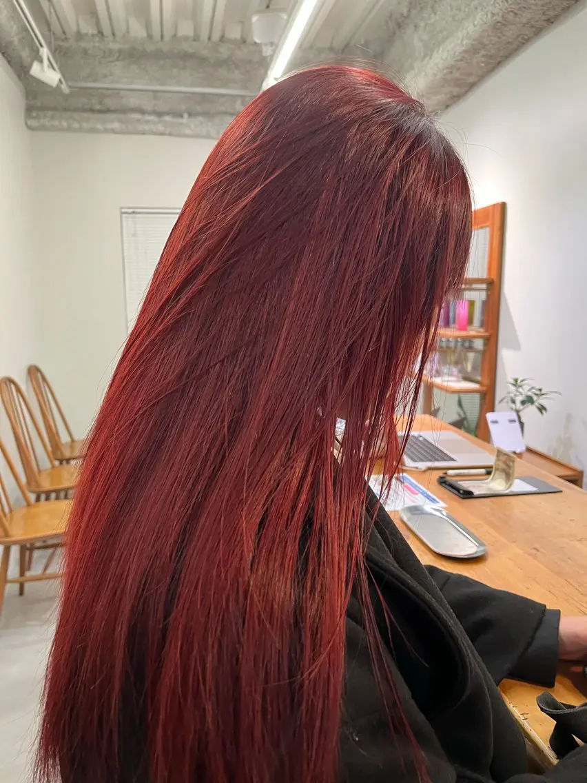 ロング カラー 透明感カラー レッドカラー ヘアカラー 安藤 琢真のヘアスタイル