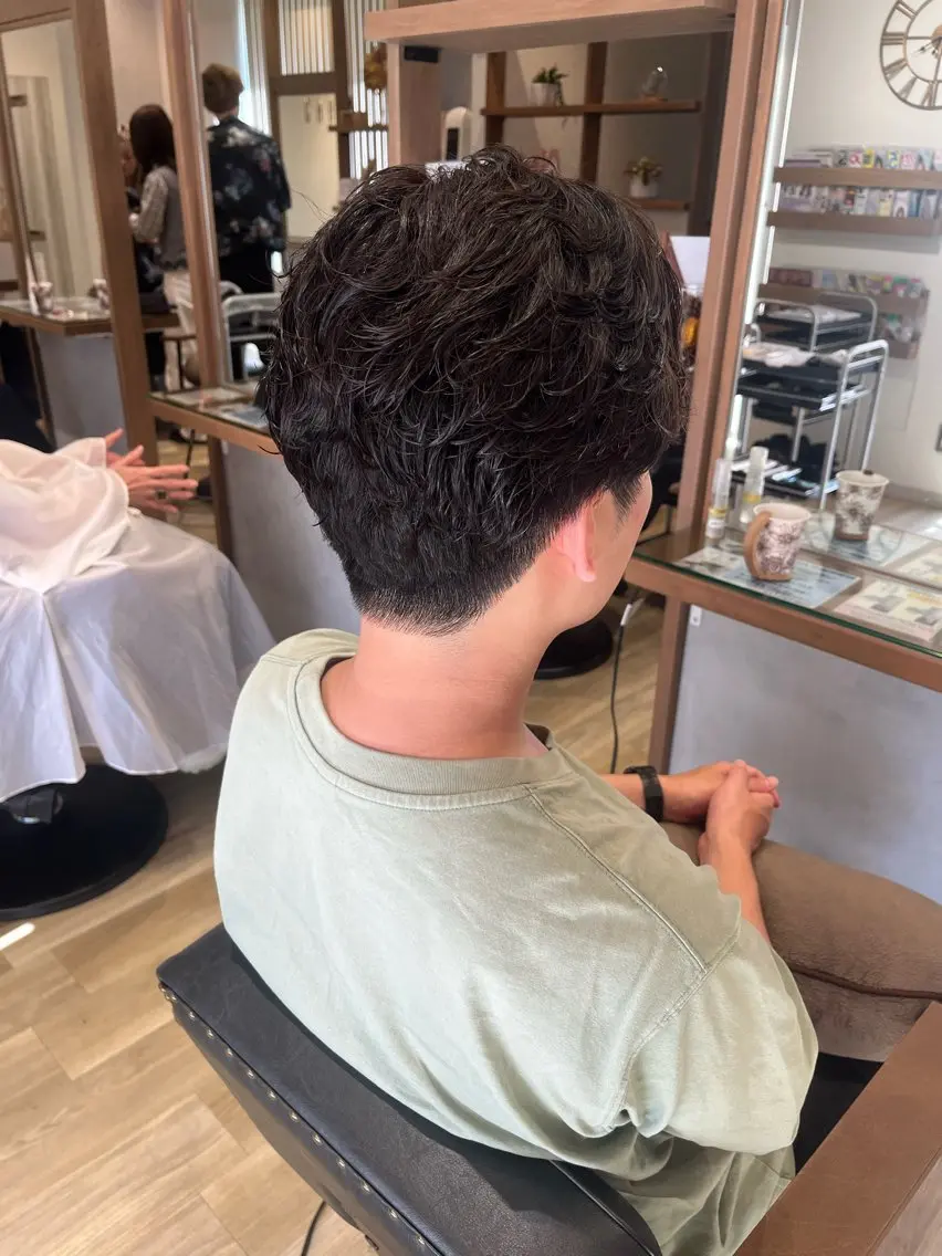 ショート パーマ メンズ メンズパーマ スパイラルパーマ カット パーマ 樋口 莉奈のヘアスタイル