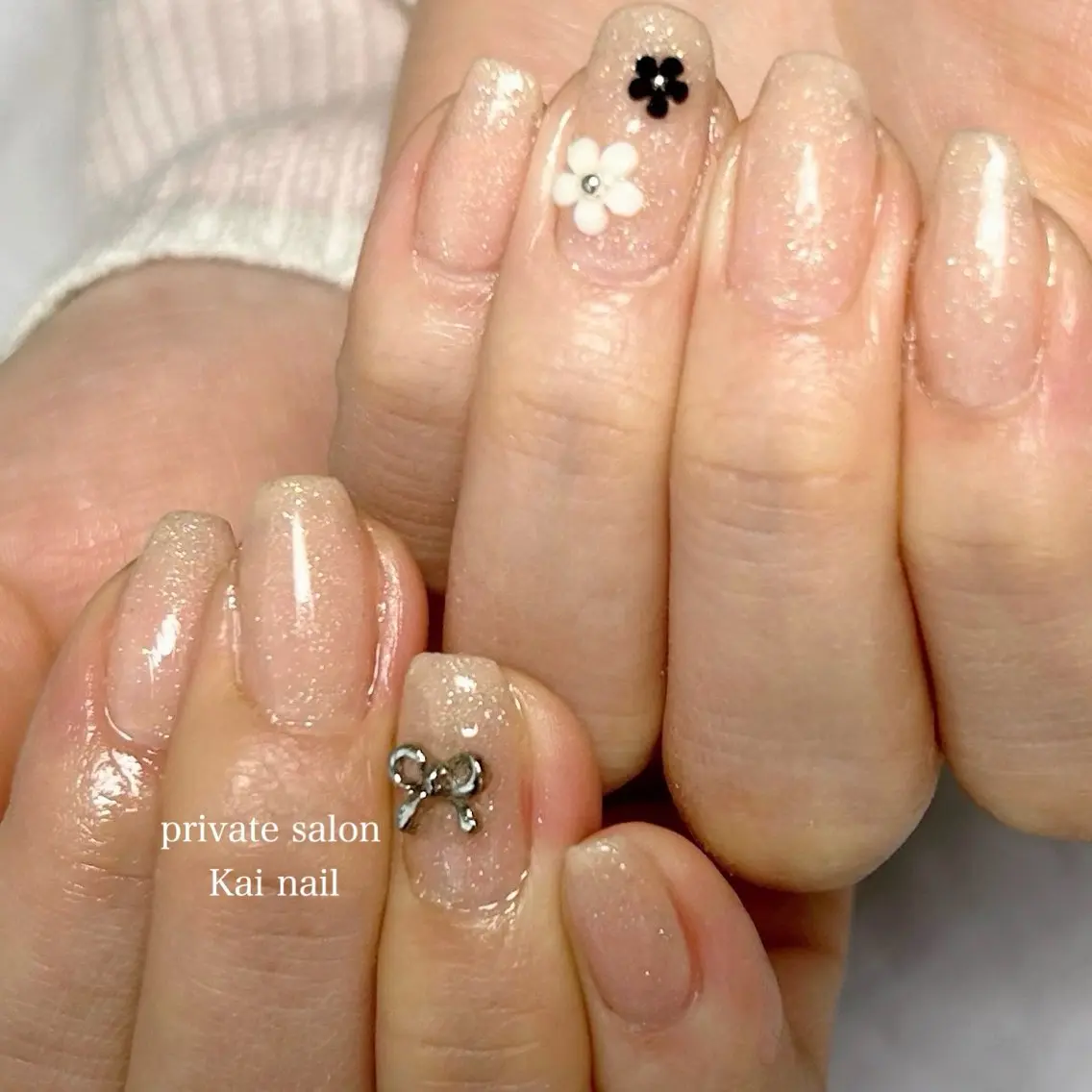 ネイル フラワーネイル ガーリー ラメ(グリッター) ピンク リボン ハンドネイル Kai  nail Mayukoのネイルデザイン
