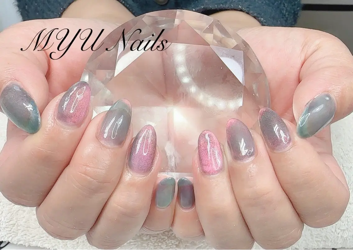 ネイル マグネットネイル ハンドネイル ニュアンスネイル🌈 MYU Nailsのネイルデザイン