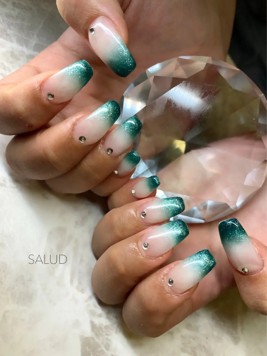 ネイル ストーンネイル ハンドネイル Nail Salon SALUDのネイルデザイン