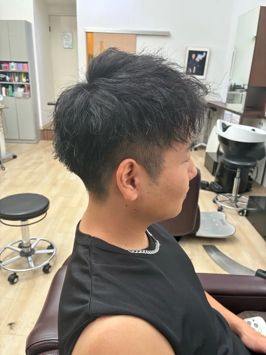 ショート パーマ メンズ メンズパーマ メンズツイストパーマ ツイストパーマ 小栗 巧巳のヘアスタイル
