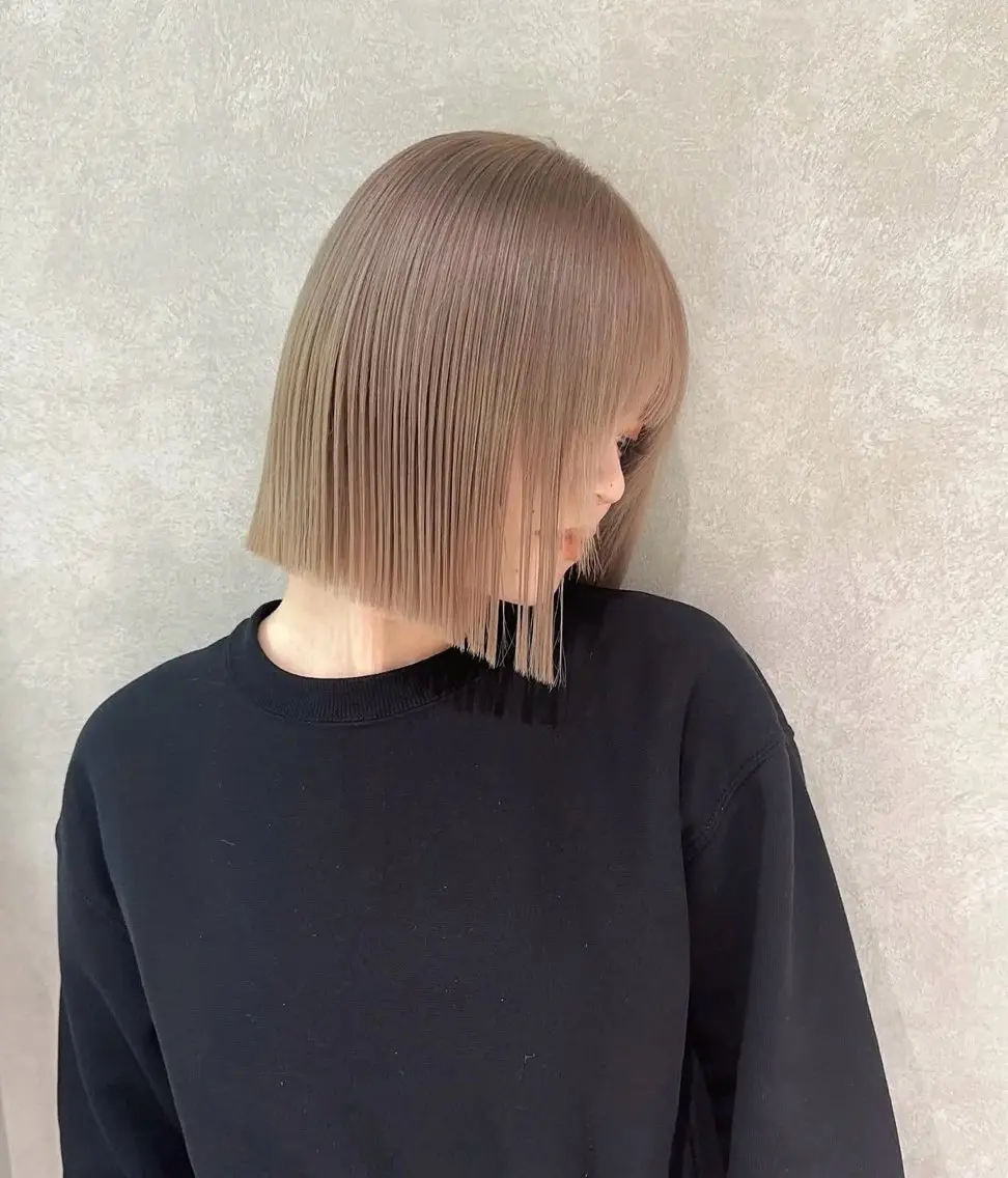 カラー ベージュカラー ブリーチ 透明感カラー ホワイトベージュ カット 小寺 唯希のヘアスタイル