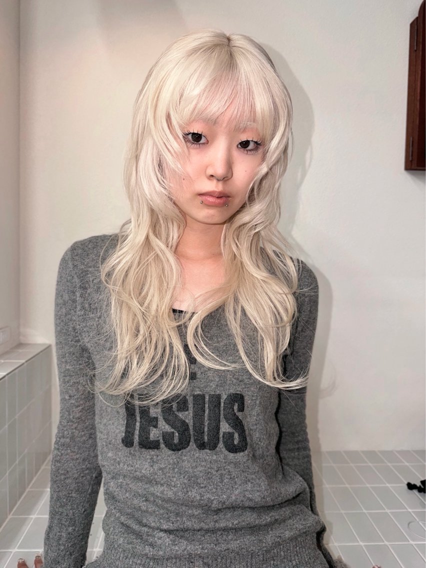 ロング カラー ロングレイヤー ブリーチ ブロンド 透明感カラー ハイトーンカラー カット ヘアカラー トリートメント Kaito🐶 /レイヤー/パーマのヘアスタイル