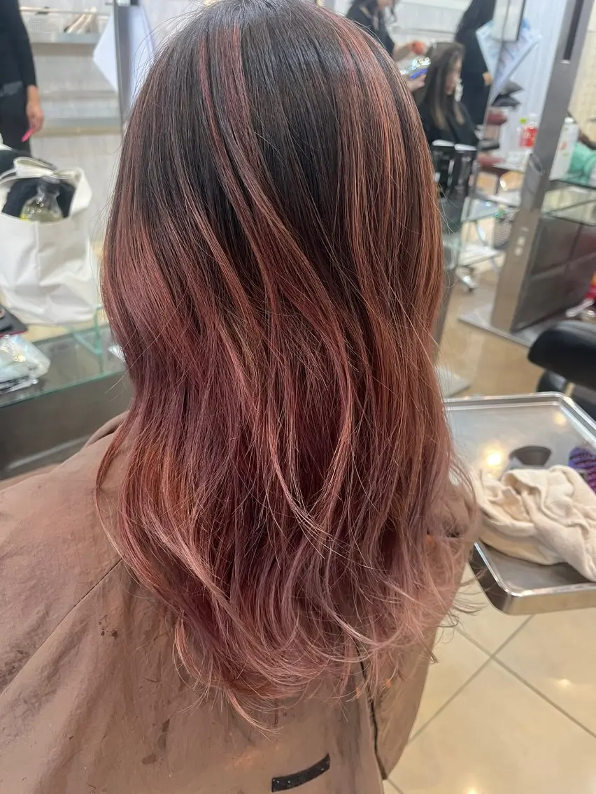 カラー バレイヤージュ ピンクカラー 栗田 あかねのヘアスタイル