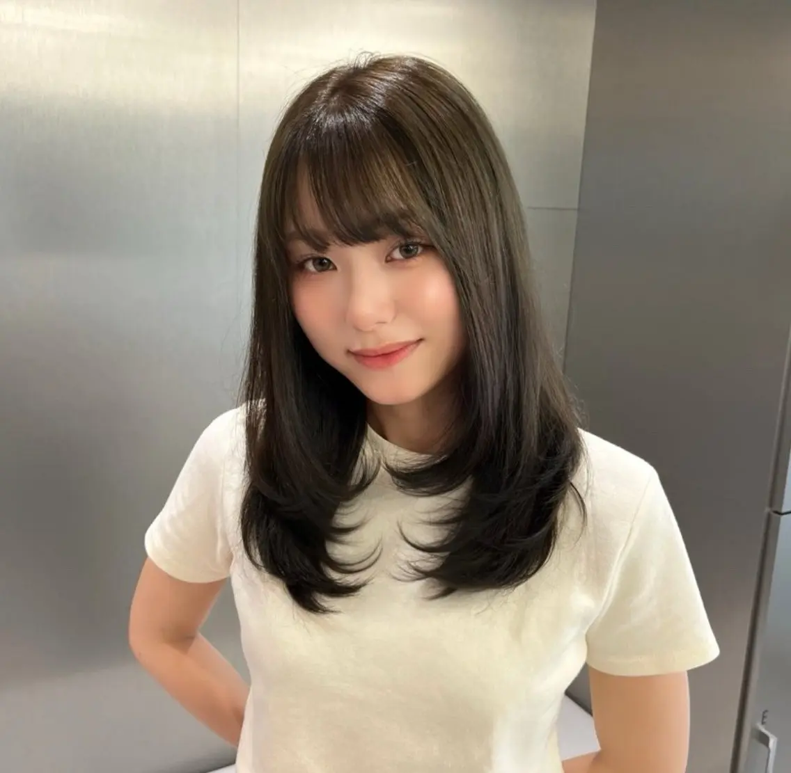 セミロング カラー ブリーチ ブラウンカラー ダブルカラー ブリーチなしカラー オリーブブラウン ヘアカラー 酸性ストレート/ mikaのヘアスタイル