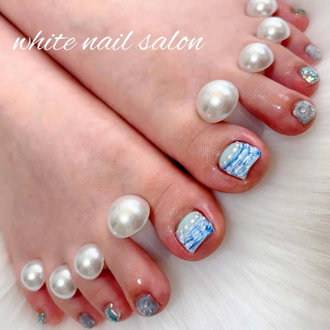 ネイル フットネイル ラメ(グリッター) フットネイル white nail salonのネイルデザイン