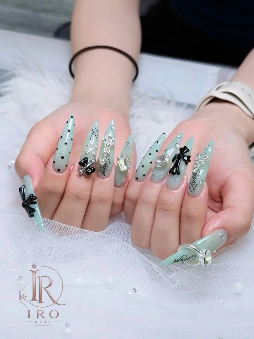 ネイル ハンドネイル IRO Nail Studioのネイルデザイン