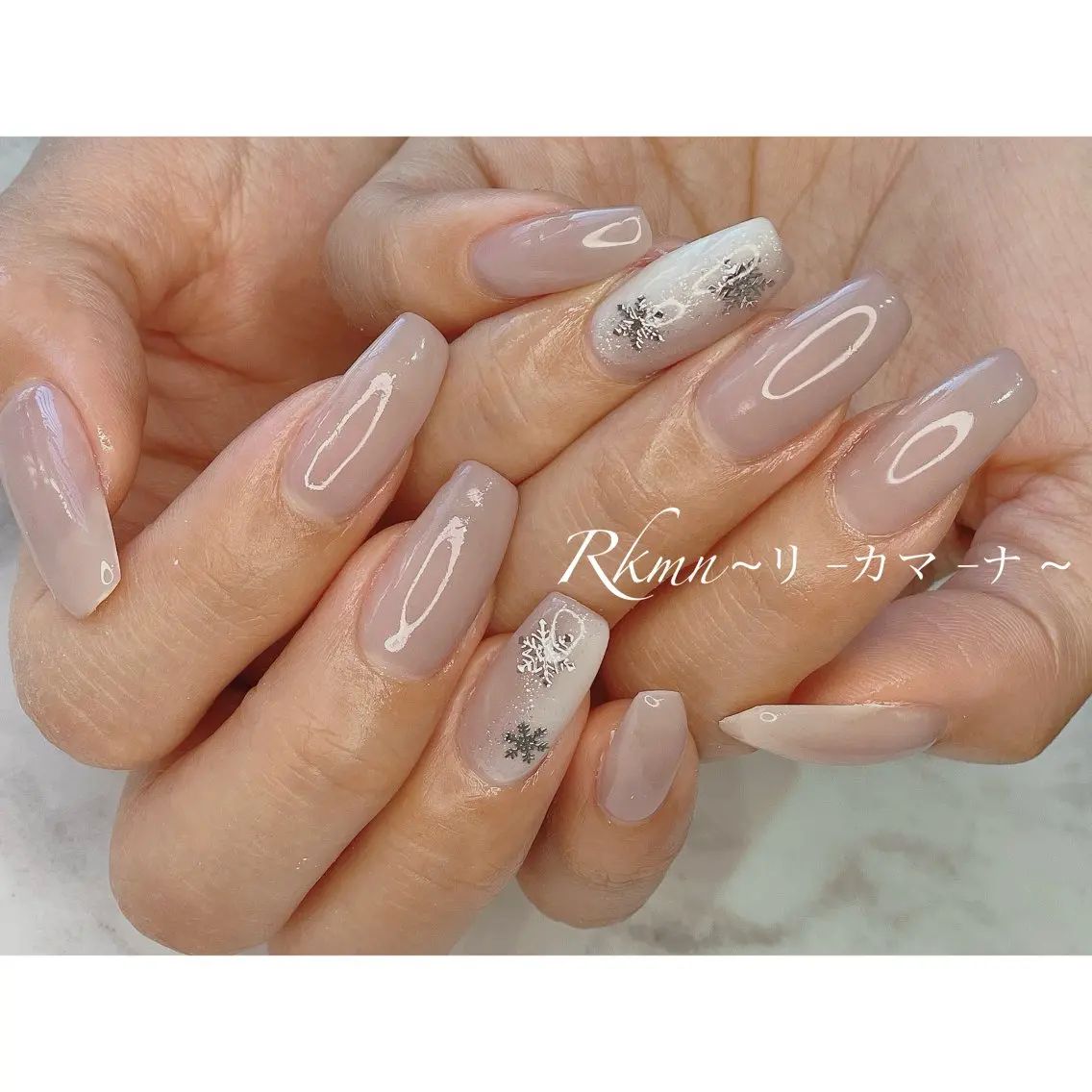 ネイル アートネイル グラデーション 春ネイル ホワイト ハンドネイル フットネイル ハンドケア Rkmn ~リ-カマ-ナ~のネイルデザイン