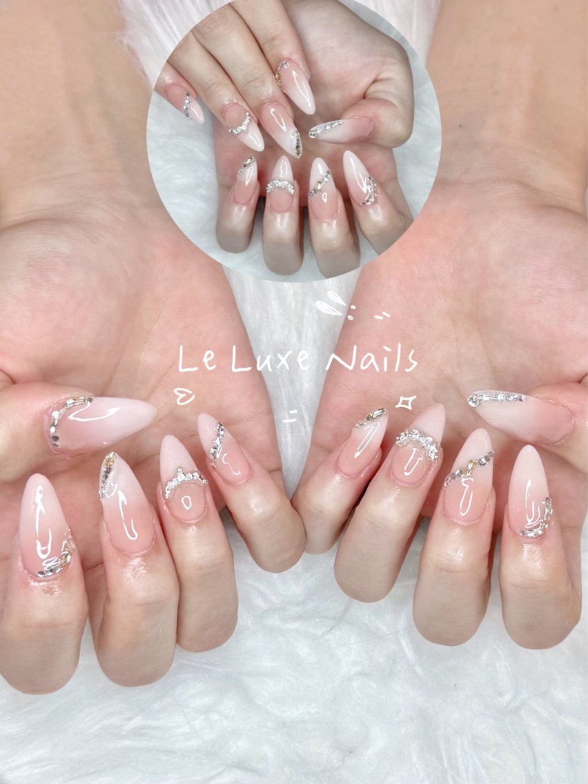ネイル LE LUXE  NAILSのネイルデザイン