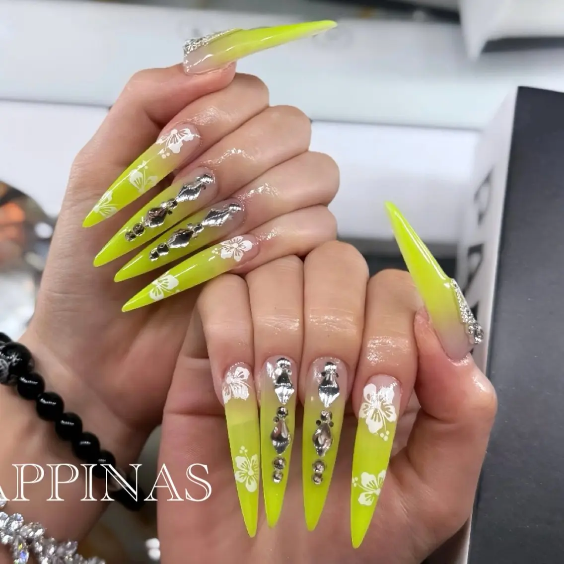 ネイル グラデーション ロングネイル スカルプネイル 夏ネイル ハンドネイル HAPPINAS🍒 くるみのネイルデザイン