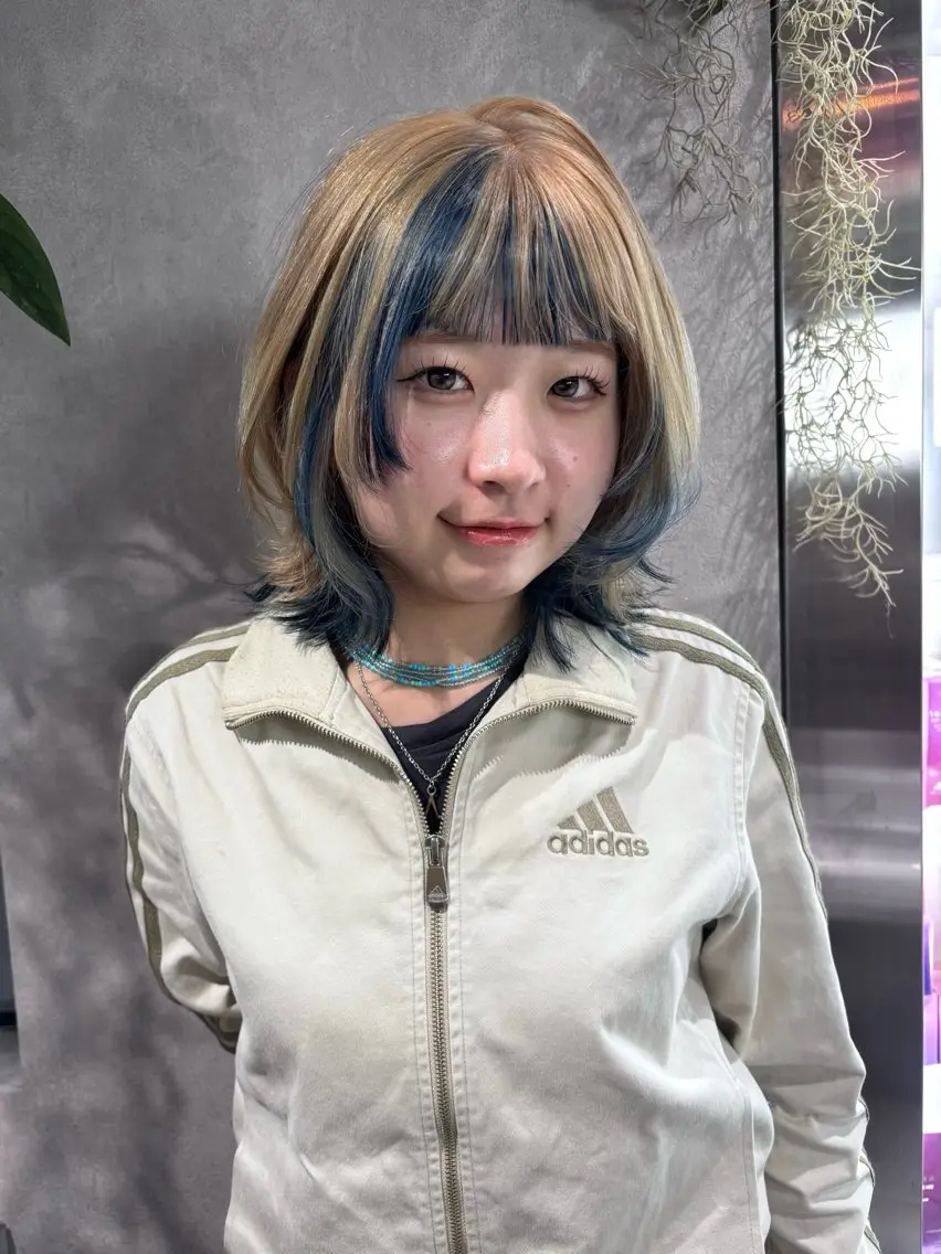 ミディアム カラー ヘアアレンジ 切りっぱなしボブ ブリーチ デザインカラー ダブルカラー イヤリングカラー ヘアカラー color.nail 🫧ionaのネイルデザイン