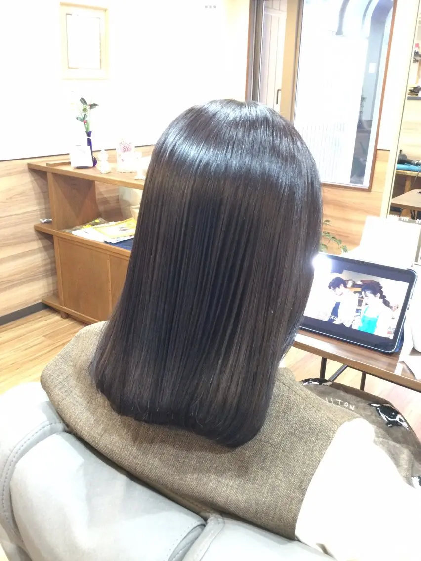 ミディアム カラー グレージュ Annon プライベートサロンのヘアスタイル