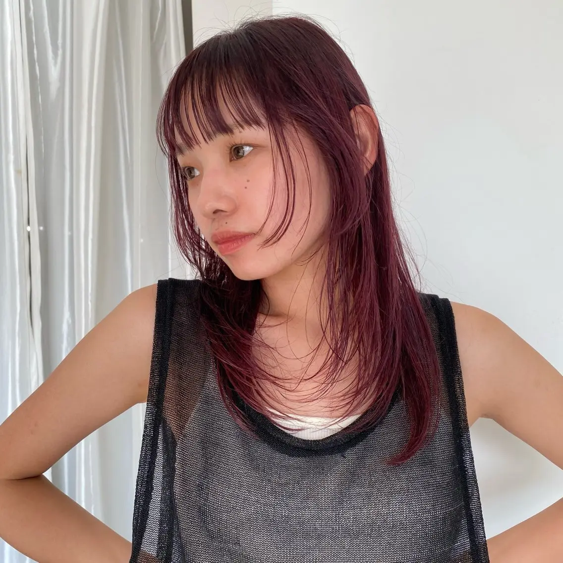 セミロング カラー ブリーチ ダブルカラー ブリーチなしカラー レッドカラー 顔まわりレイヤー ヘアカラー トリートメント 的場 莉音のヘアスタイル