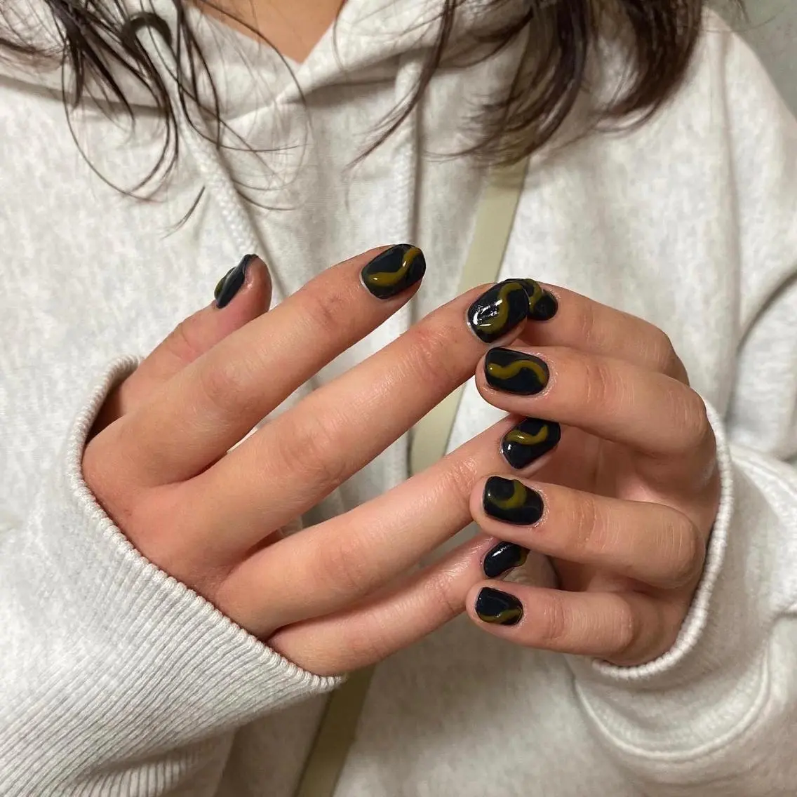 ネイル ネイビー ニュアンスネイル ハンドネイル h.ours _のネイルデザイン