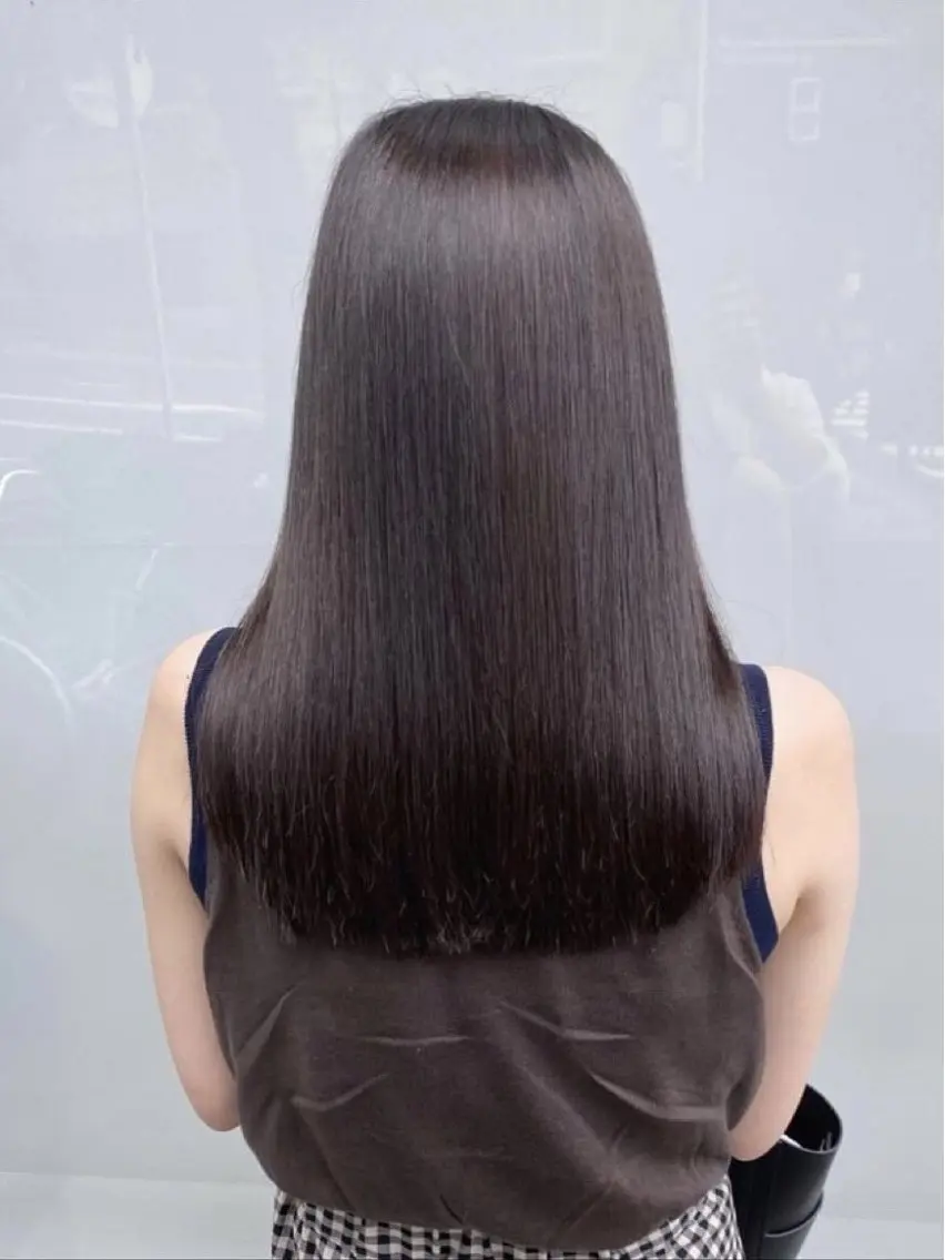 セミロング Nene/ハイトーン インナーカラーのヘアスタイル