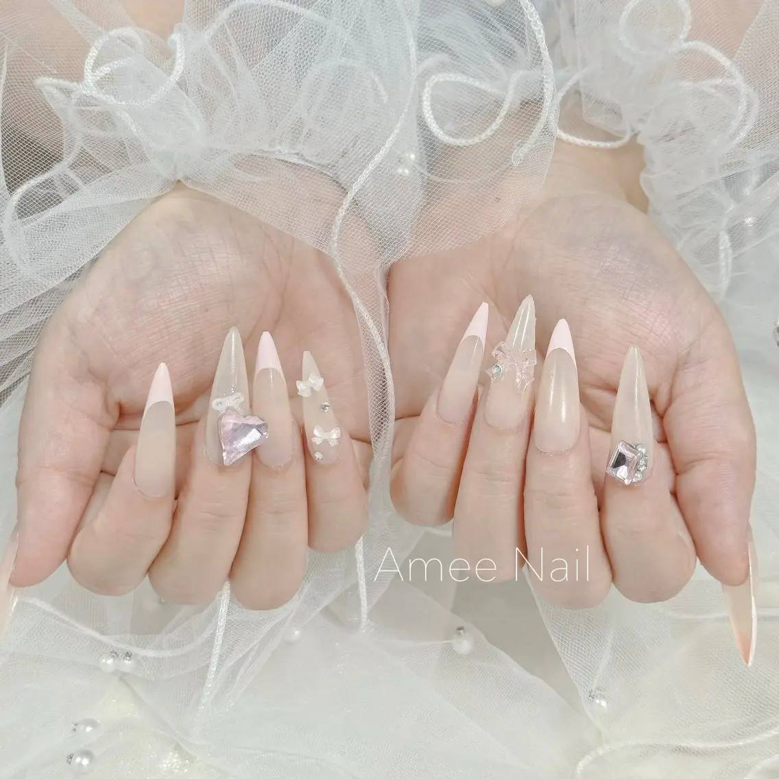 ネイル オーロラネイル クリアネイル フラッシュネイル ジェルネイル グラデーション ハンドネイル Amee Nail Salonのネイルデザイン