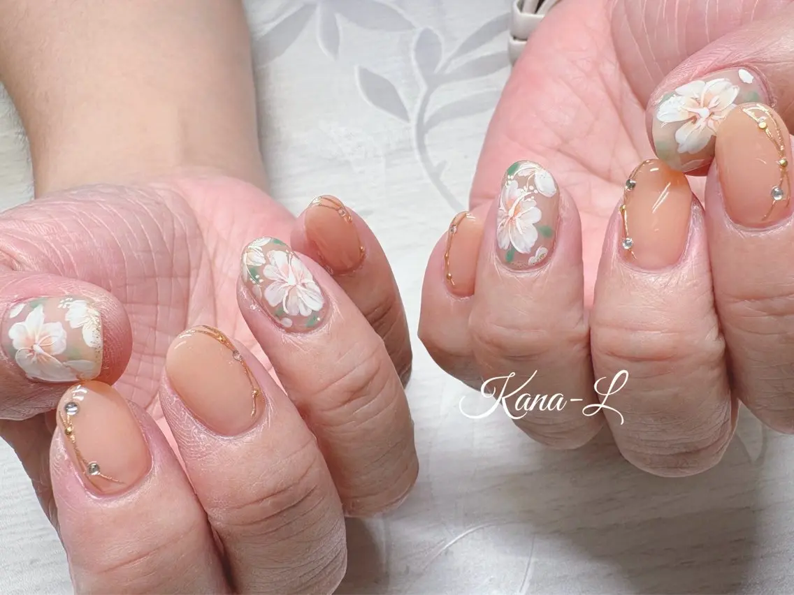 ネイル 芦辺 香奈のネイルデザイン